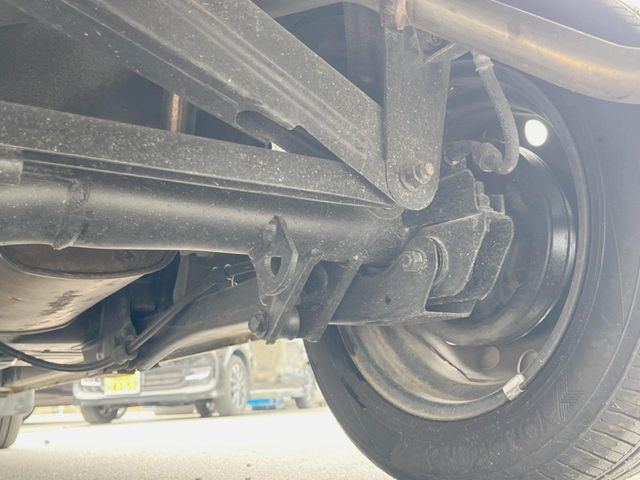 お車を安心してお乗りいただく為には、足回りの定期点検が欠かせません。サービスサポート(有償保証)では無料点検もご提供しており、安心のカーライフをお過ごしいただけるサポート体制が整っています。