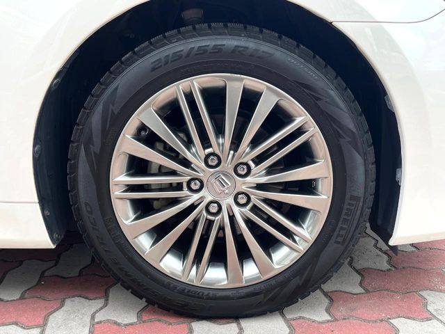�y����17�C���`�A���~�z�C�[���z�O�ςɃ}�b�`���������A���~�z�C�[���𑕒����Ă���܂��B�e��ЊO�A���~�z�C�[����A�X�^�b�h���X�^�C�����戵�����Ă���܂��B���񂲑��k����������