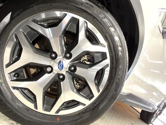 �y����17�C���`�A���~�z�C�[���z�O�ςɃ}�b�`���������A���~�z�C�[���𑕒����Ă���܂��B�e��ЊO�A���~�z�C�[����A�X�^�b�h���X�^�C�����戵�����Ă���܂��B���񂲑��k����������
