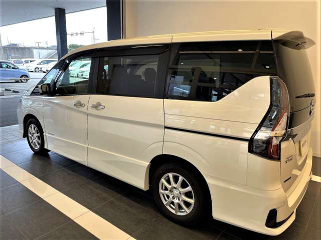 セレナ2.0 ハイウェイスターV