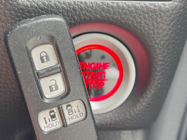�yHonda�X�}�[�g�L�[�z�J�o����|�P�b�g�ɓ��ꂽ�܂܂ł��h�A�̎{���E�������\�ȃX�}�[�g�L�[�𑕔��B�G���W���̃I���E�I�t�����J�M�����o���K�v����������Ƃ��Ă��֗��ł���