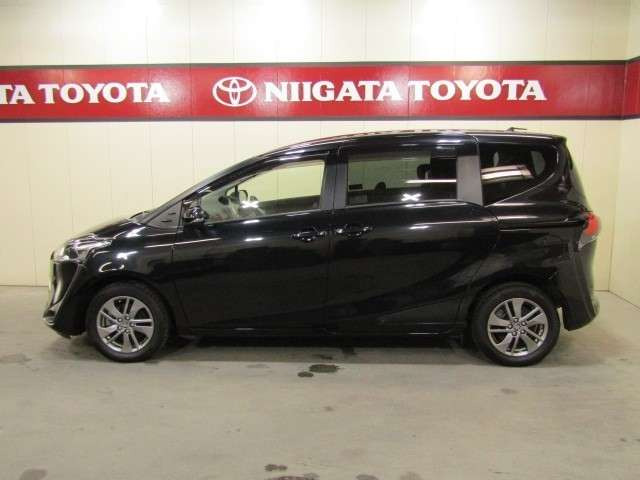 シエンタハイブリッド 1.5 ファンベース G クエロ