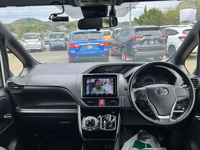 ヴォクシー1.8 ハイブリッド ZS 煌II