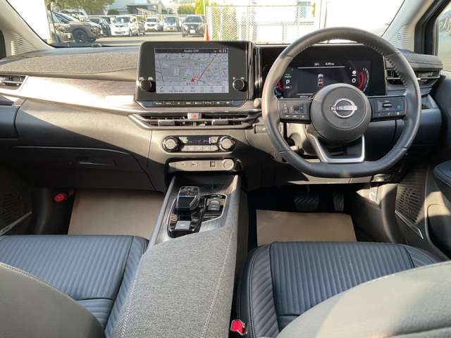 ノートオーラ1.2 G FOUR レザーエディション 4WD