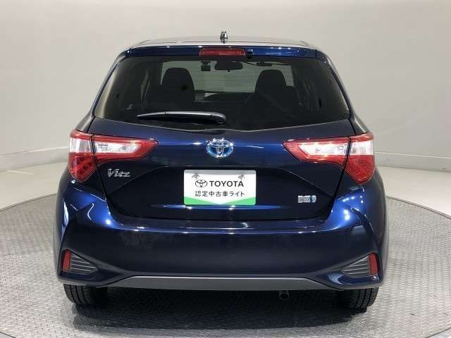 ヴィッツ1.5 ハイブリッド F セーフティ エディション