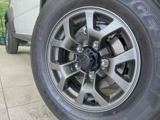 �y����15�C���`�A���~�z�C�[���z�O�ςɃ}�b�`���������A���~�z�C�[���𑕒����Ă���܂��B�e��ЊO�A���~�z�C�[����A�X�^�b�h���X�^�C�����戵�����Ă���܂��B���񂲑��k����������