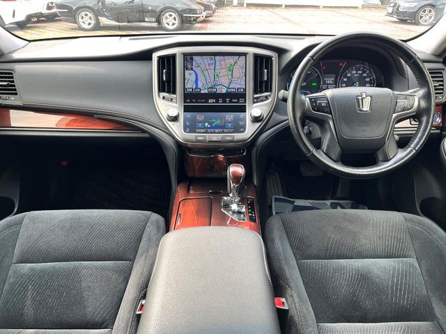 クラウンハイブリッド 2.5 ロイヤルサルーン ブラックスタイル