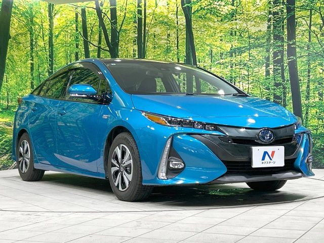 高透明度のガラス皮膜で撥水はもちろん、上質なツヤ・光沢を実現。紫外線や酸性雨から大切な愛車を保護し、色あせ・劣化を防止。「弾スプラッシュコート」、「弾プリミッサコート」からお選びいただけます。