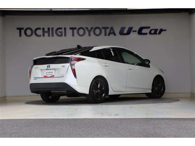 プリウス1.8 S セーフティ プラス ツートーン E-Four 4WD