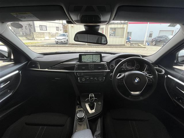 3シリーズセダン320i スポーツ