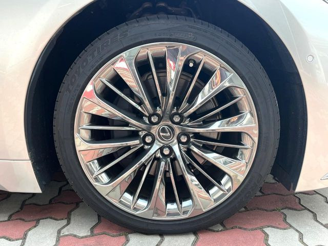 �y�����I�v�V����20�C���`�A���~�z�C�[���z�����I�v�V�����z�C�[���𑕒��B���s���\�̌���ɉ����A�O�ς����X�^�C���b�V���ɂȂ��Ă��܂��B