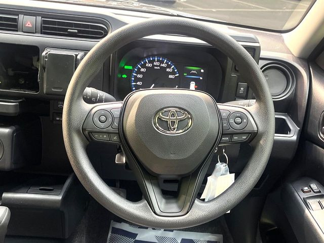 インテリアに合わせたデザインのステアリングは、運転される方のことも考え、運転しやすい形状、大きさです。是非一度、実際に触ってお確かめください。