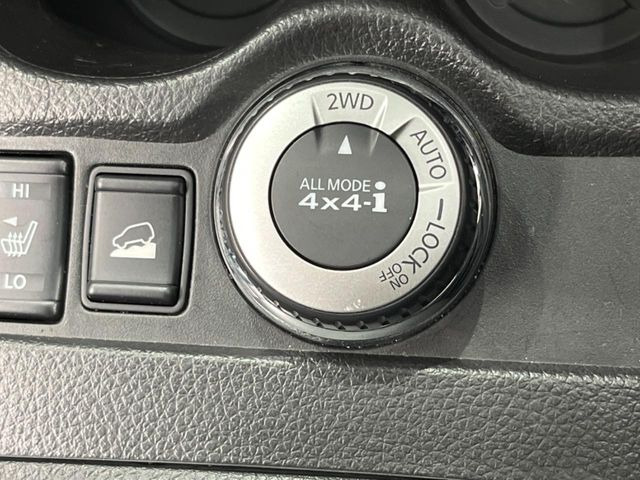 �y�I�[�����[�h4&times;4�z2WD/4WD���[�h����y�ɐ؂�ւ��\�B�R��d����2WD�A�X�^�b�N���ɖ𗧂�LOCK�AAUTO���[�h�ł�4WD�̔z���������Œ������A�H�ʏ󋵂��킸���肵��������T�|�[�g�B