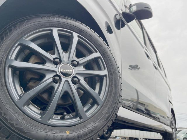 �y�A���~�z�C�[���z�O�ςɃ}�b�`�����A���~�z�C�[���𑕒����Ă���܂��B�e��A���~�z�C�[����A�X�^�b�h���X�^�C�����戵�����Ă���܂��B���񂲑��k����������