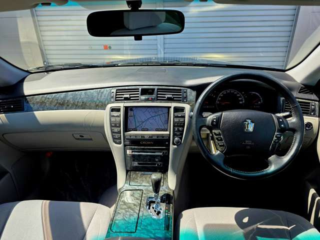 クラウン3.0 ロイヤルサルーン i-Four Uパッケージ 4WD