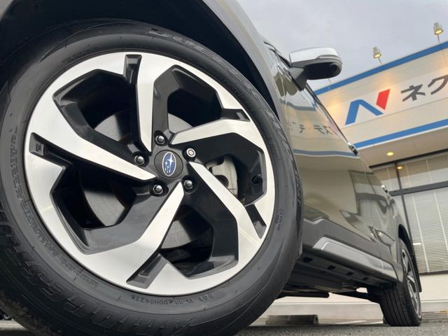 �y����18�C���`�A���~�z�C�[���z�O�ςɃ}�b�`���������A���~�z�C�[���𑕒����Ă���܂��B�e��ЊO�A���~�z�C�[����A�X�^�b�h���X�^�C�����戵�����Ă���܂��B���񂲑��k����������