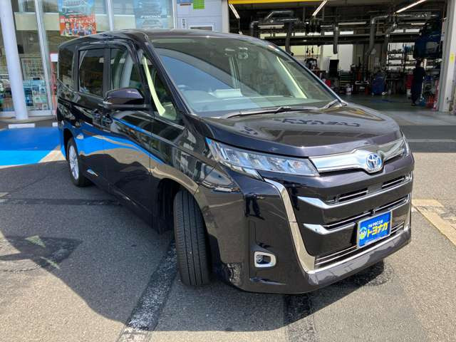 ノア1.8 ハイブリッド Z E-Four 4WD