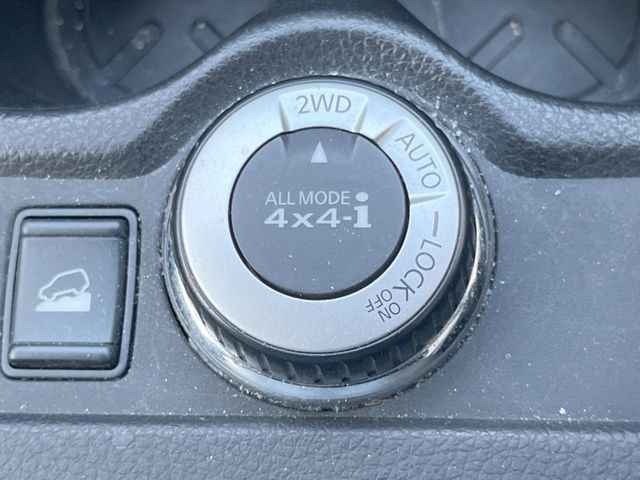 �y�I�[�����[�h4&times;4�z2WD/4WD���[�h����y�ɐ؂�ւ��\�B�R��d����2WD�A�X�^�b�N���ɖ𗧂�LOCK�AAUTO���[�h�ł�4WD�̔z���������Œ������A�H�ʏ󋵂��킸���肵��������T�|�[�g�B