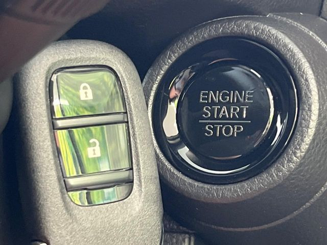 �yHonda�X�}�[�g�L�[�z�J�o����|�P�b�g�ɓ��ꂽ�܂܂ł��h�A�̎{���E�������\�ȃX�}�[�g�L�[�𑕔��B�G���W���̃I���E�I�t�����J�M�����o���K�v����������Ƃ��Ă��֗��ł���