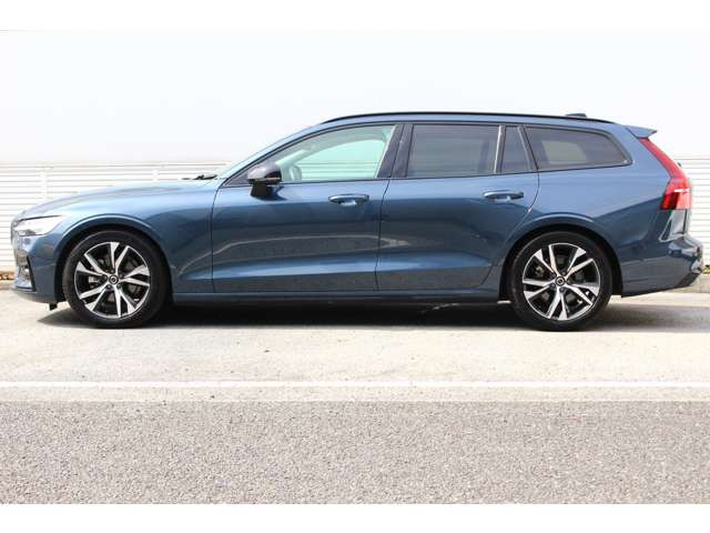 V60アルティメット B4 ダーク エディション