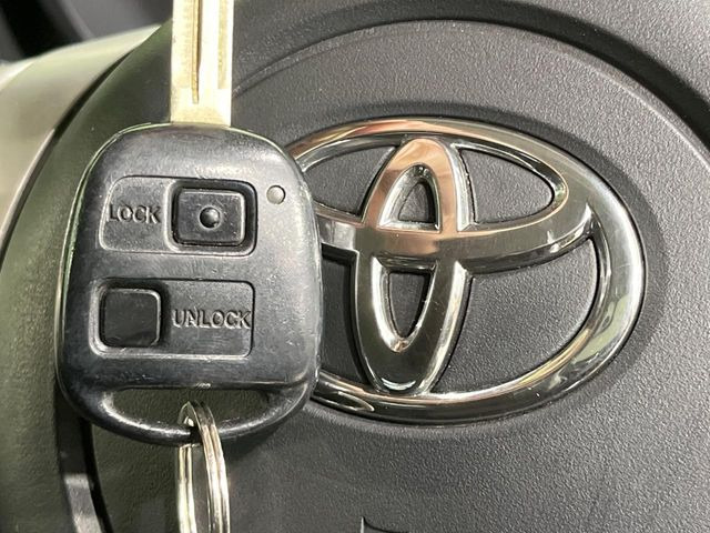 【キーレス】少し離れた場所からでもボタン一つでドアの開錠・施錠ができるのでとっても便利!ドアの鍵穴周りに傷をつけることもありません♪