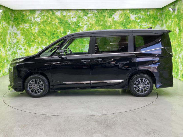 ヴォクシー1.8 ハイブリッド S-Z E-Four 4WD