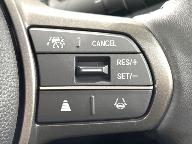 【アダプティブクルーズコントロール】高速道路での長距離走行が楽に!!自動で速度を保つクルーズコントロールが、衝突軽減システムと連携し、前方の車両を感知して車間を保つように速度調節してくれます!!