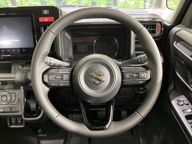 【純正革巻きステアリング】上質な革を使用することで、手にしっかり馴染みとても運転しやすいハンドルです♪