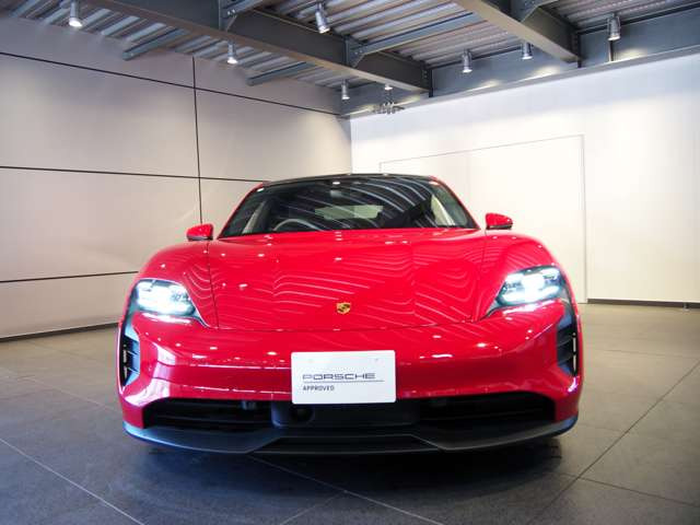 タイカンGTS 4シート 4WD