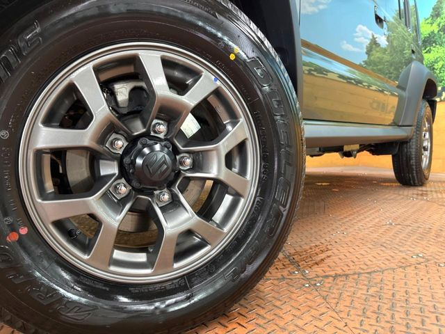 �y����15�C���`�A���~�z�C�[���z�O�ςɃ}�b�`���������A���~�z�C�[���𑕒����Ă���܂��B�e��ЊO�A���~�z�C�[����A�X�^�b�h���X�^�C�����戵�����Ă���܂��B���񂲑��k����������