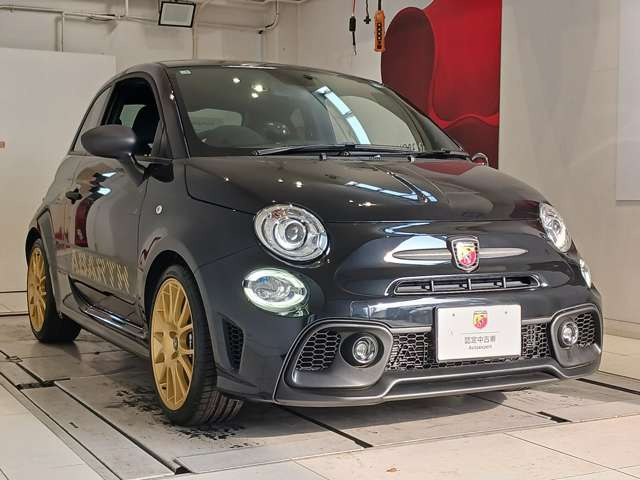 アバルト695セッタンタチンクエアニヴェルサーリオ1.4 ベースグレード