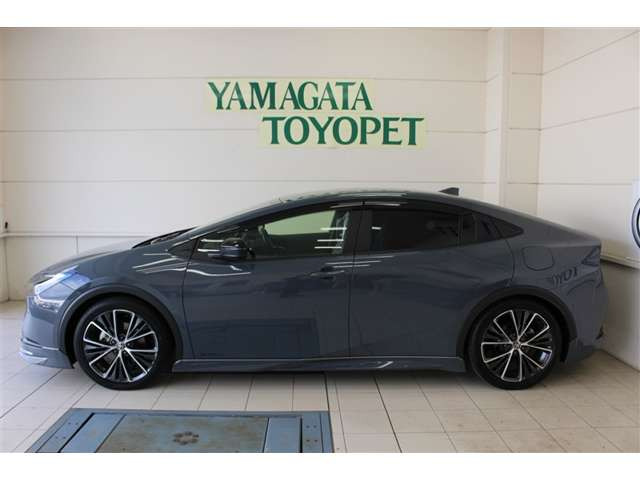 プリウス2.0 G E-Four 4WD