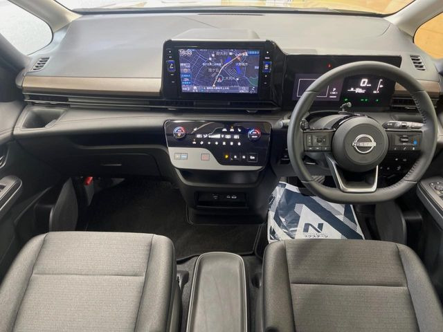 セレナ1.4 e-POWER ハイウェイスターV