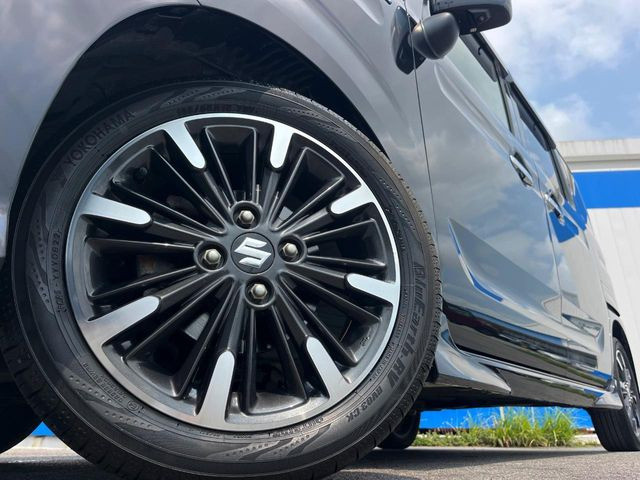 �y�����A���~�z�C�[���z�O�ςɃ}�b�`���������A���~�z�C�[���𑕒����Ă���܂��B�e��ЊO�A���~�z�C�[����A�X�^�b�h���X�^�C�����戵�����Ă���܂��B���񂲑��k����������