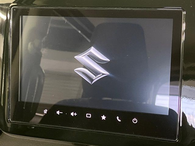 【9インチメーカー純正ナビ】インテリアに溶け込むスタイリッシュな「専用設計」メーカーナビを装備♪視認性や操作性など基本性能にも優れ、より上質なカーライフをお楽しみいただけます。