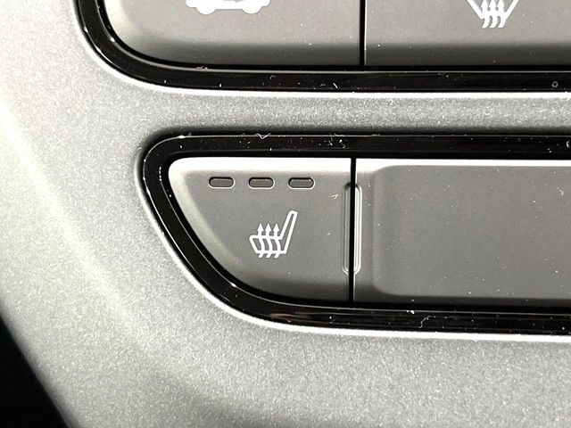 【シートヒーター】寒い日に重宝するシートヒーター!エアコンより早く温まってくれるので寒がりの人も安心ですね♪エアコンの温風は乾燥するから苦手、という方にもをおすすめです。