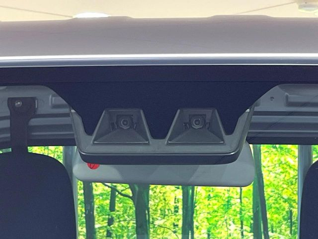 【スマートアシスト】走行中に前方の車両等を認識し、衝突しそうな時は警報とブレーキで衝突回避と被害軽減をアシスト。より安全にドライブをお楽しみいただけます。