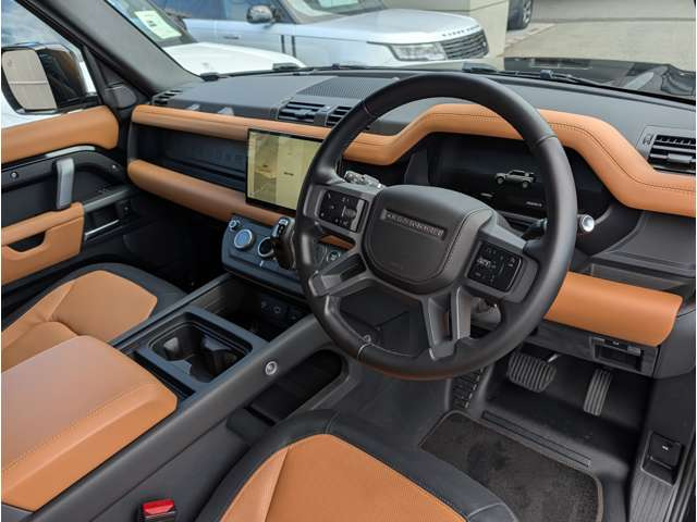 ディフェンダー110 X ダイナミック HSE 3.0L D300 ディーゼル 4WD