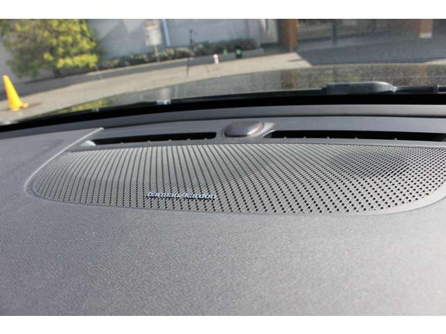 XC40B4 AWD Rデザイン 4WD