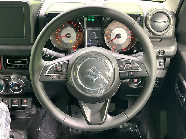【ステアリングスイッチ】運転中、前方から目線をそらすことなく、オーディオ等の操作が可能な便利機能!安心&快適なドライブを演出してくれます♪