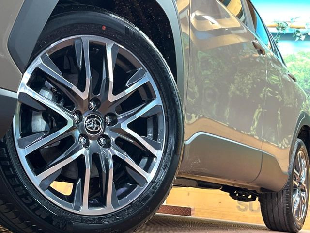 �y����18�C���`�A���~�z�C�[���z�O�ςɃ}�b�`���������A���~�z�C�[���𑕒����Ă���܂��B�e��ЊO�A���~�z�C�[����A�X�^�b�h���X�^�C�����戵�����Ă���܂��B���񂲑��k����������
