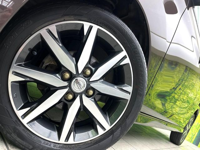�y����15�C���`�A���~�z�C�[���z�O�ςɃ}�b�`���������A���~�z�C�[���𑕒����Ă���܂��B�e��ЊO�A���~�z�C�[����A�X�^�b�h���X�^�C�����戵�����Ă���܂��B���񂲑��k����������