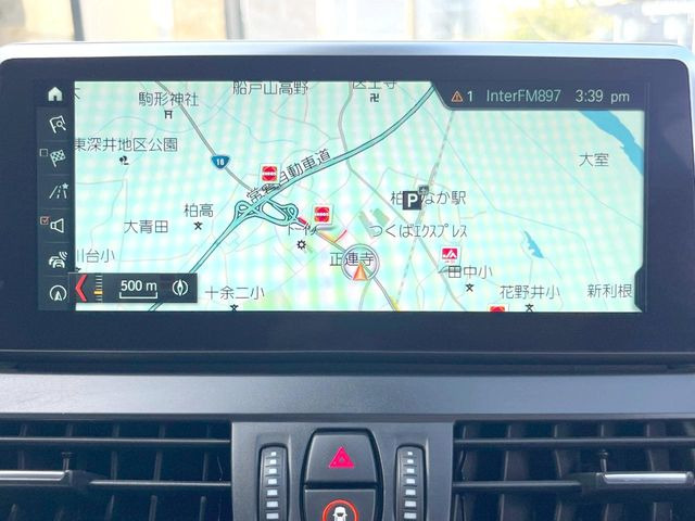 ��BMW�����i�r:��̊��̂���i�r�́A����������ԓ������o���Ă���܂��BBluetooth�Đ��ȂǃI�[�f�B�I�@�\���[�����Ă���܂��̂ŁA�^�]�����y���߂܂���