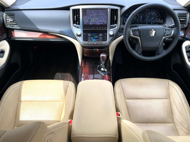 クラウンハイブリッド 2.5 ロイヤルサルーンG