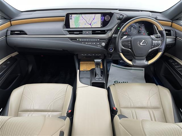 ES300h バージョンL