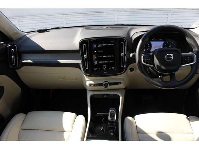 XC40B4 AWD インスクリプション 4WD