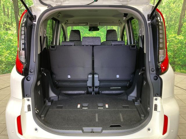 普段のお買い物や通勤、送迎等に十分な荷室スペースを確保しております。セカンドシートを倒すと、大きな荷物の積載も可能です♪