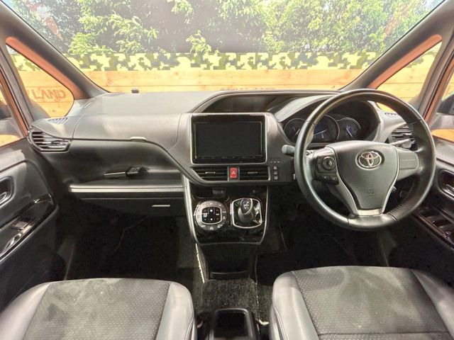 ヴォクシー1.8 ハイブリッド ZS 煌III