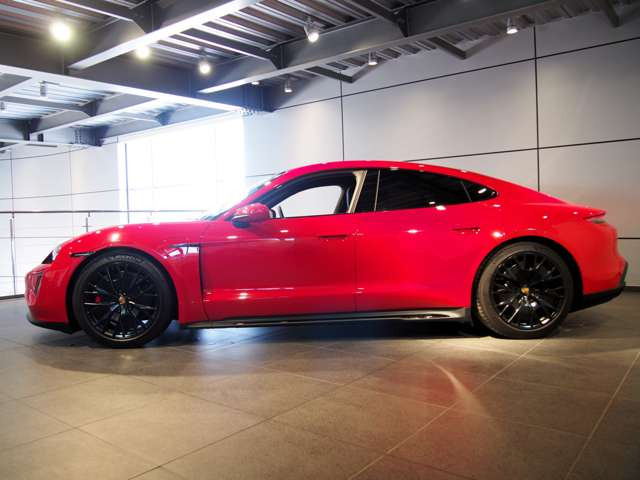 タイカンGTS 4シート 4WD