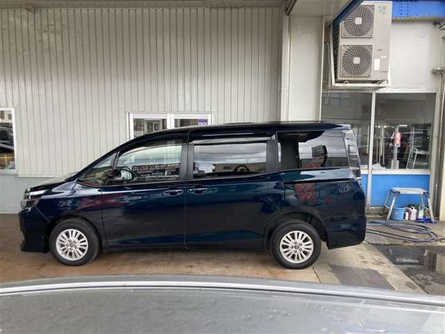 ヴォクシー2.0 V 4WD